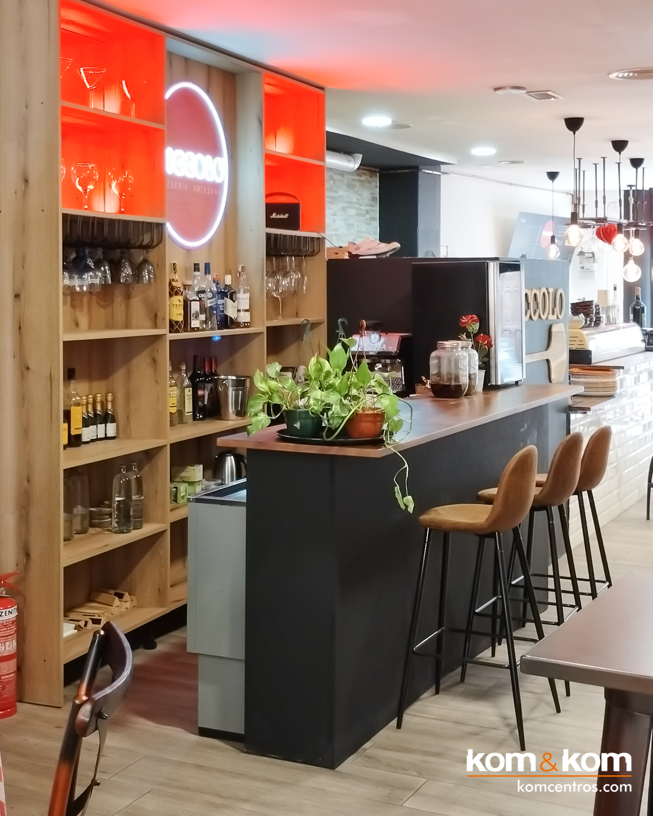 Barra y Botellero hecho a medida para Bar Restaurante Pizzería Yecla